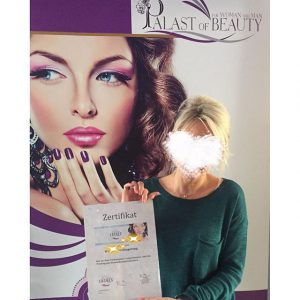 professionelle wimpernstylistin